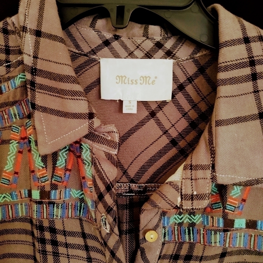 𝅺PLAID top with southwest embroidery - Picture 3 of 4